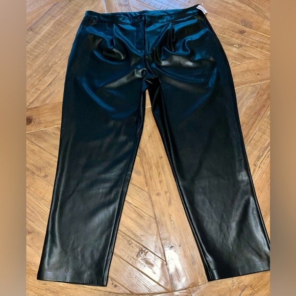 Ellen Tracy Pleated Faux Leather Black Pants - size XL - NWT - Classic & Comfy - Picture 2 of 13